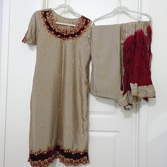 3 Piece Indian/Pakistani/Punjabi Suit - Party Wear - Grey Maroon Shalwar Kameez - Picture 1 of 2